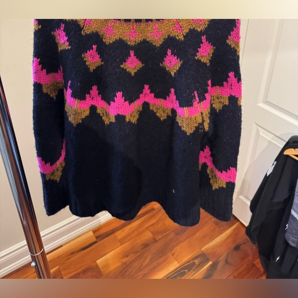ALC thick wool sweater. Mockneck. Navy blue with pink accents. Nordic Style - Picture 3 of 5